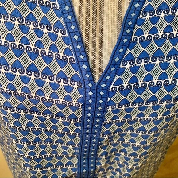 NWT Max Studio Top XS Kimono Style Top 100% Rayon Blue Shades White Short Slvs - Picture 3 of 16